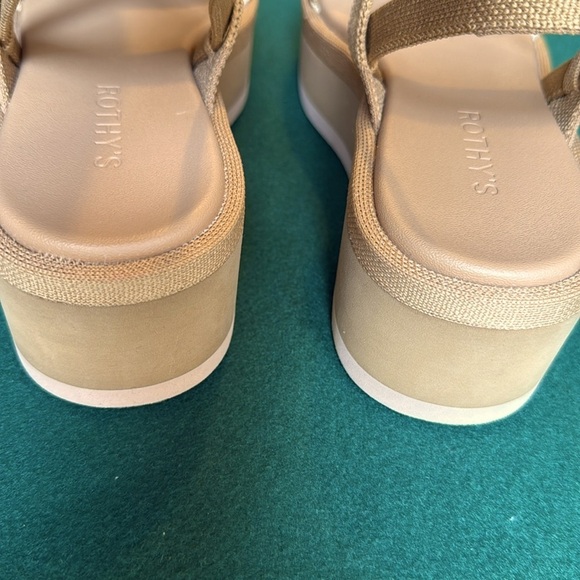 new Rothy’s Lightweight Wedge Sandal in Beach Sand Woven size 7.5 - Picture 7 of 8